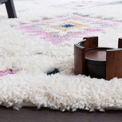 Tapis à poils long Lola à motif de diamants - 2 pi 7 po x 8 pi