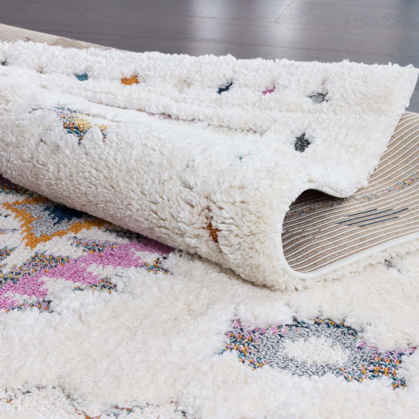 Tapis à poils long Lola à motif de diamants - 2 pi 7 po x 8 pi