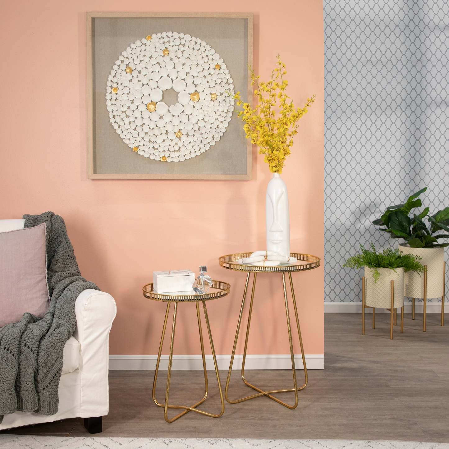 Vase en céramique blanche de 18 po avec visage