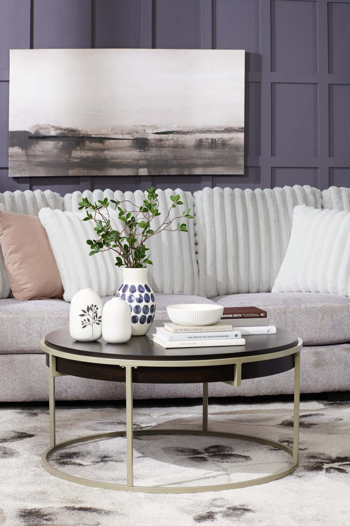 Vase à fleurs de 10 po en céramique à motif à pois bleu marine - blanc