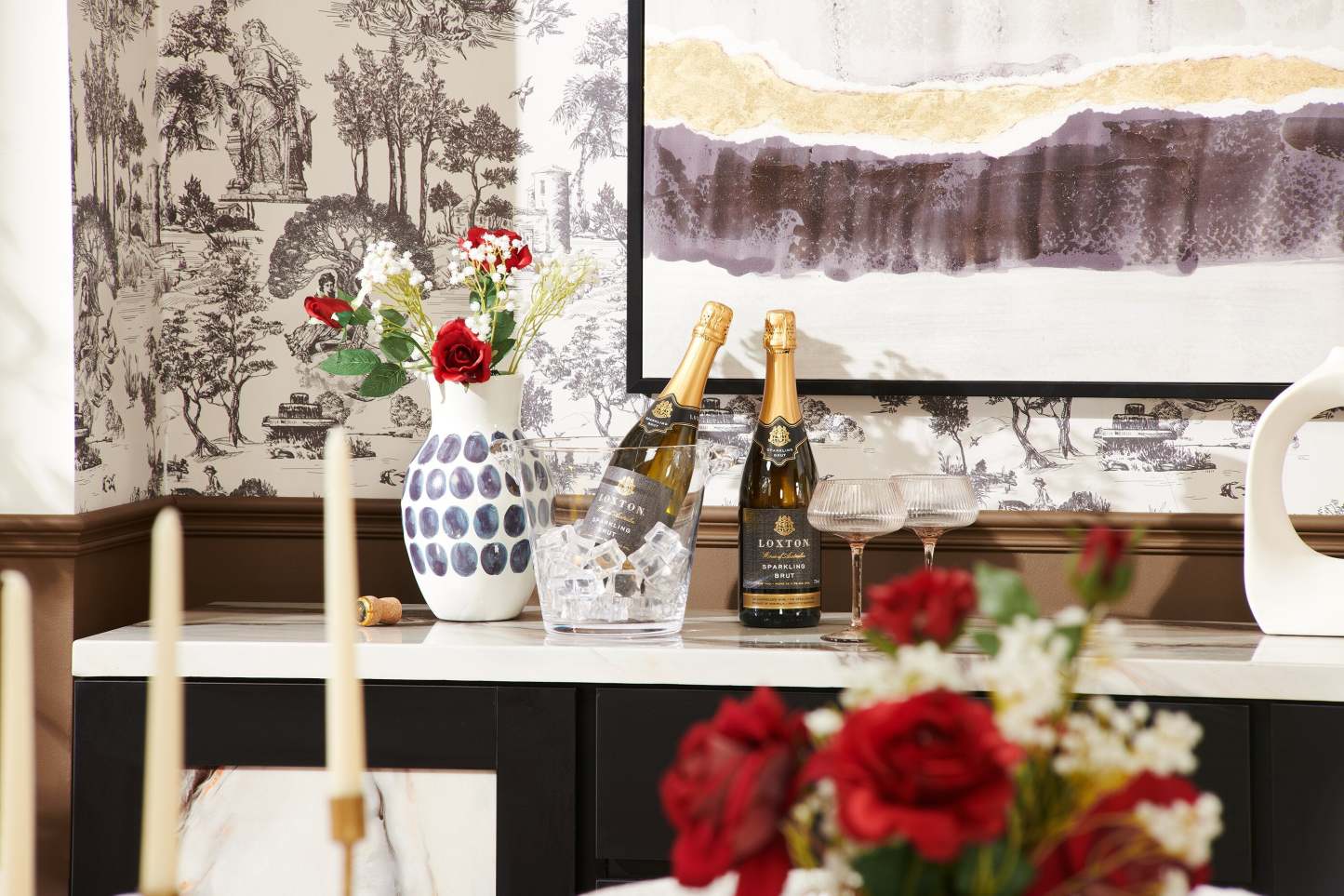 Vase à fleurs de 10 po en céramique à motif à pois bleu marine - blanc