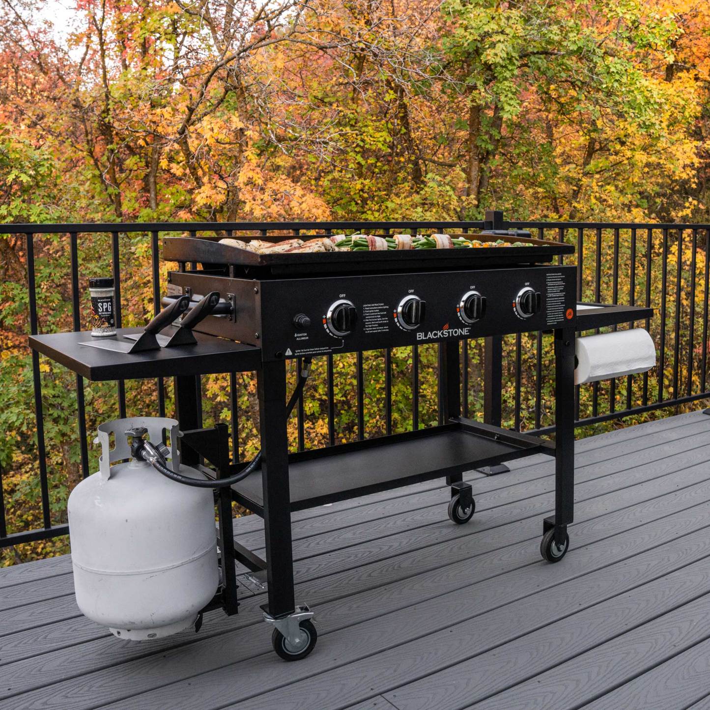 Station de cuisson Original de Blackstone de 36 po avec plaque chauffante et planche à découper - 1825