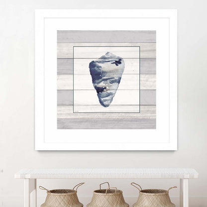 Œuvre murale encadrée blanche et mate « Muted Blue Shell On Wood » 36 x 36