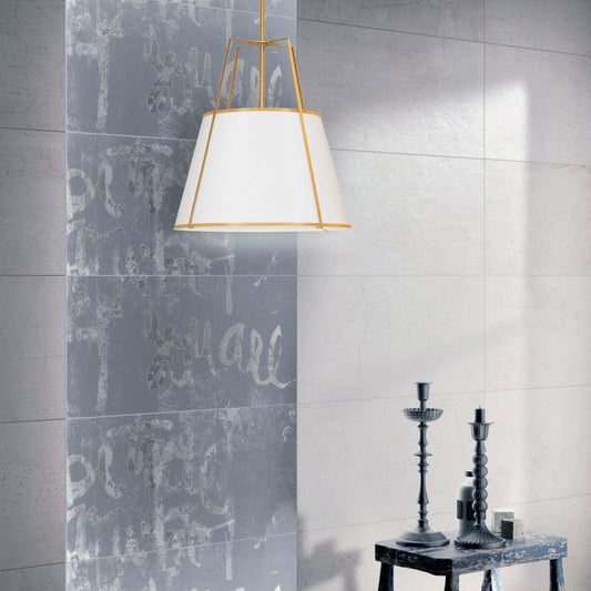 Dainolite Trapezoid 1 Light Pendant Gold/White Shade White Fabric Diffuser Lamp|Luminaire suspendu Trapezoid de Dainolite avec abat-jour doré et blanc qui diffuse la lumière, tissu blanc et 1 ampoule