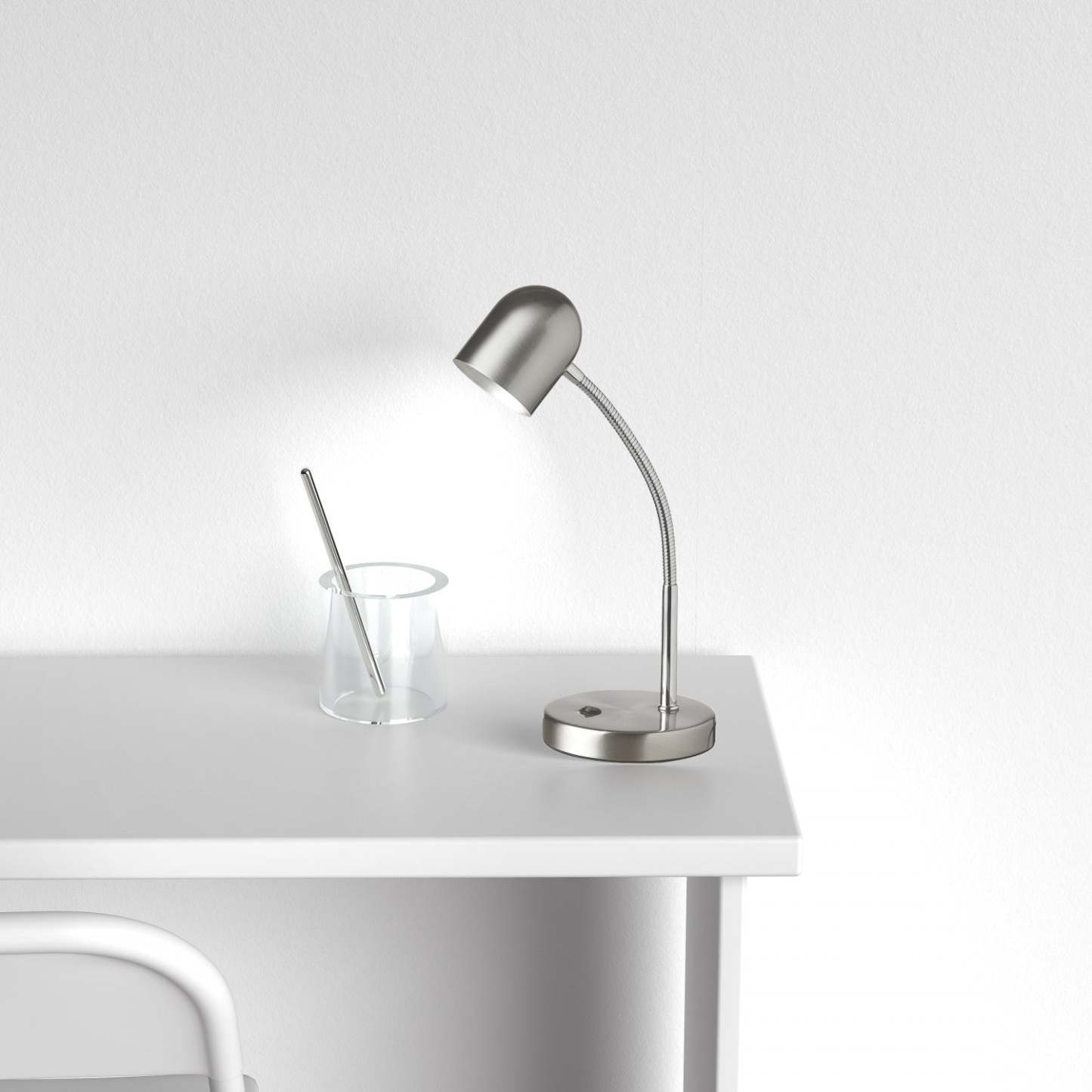 Lampe de table Dainolite 5w finition chrome satiné|Lampe de table de Dainolite avec ampoule LED de 5 W