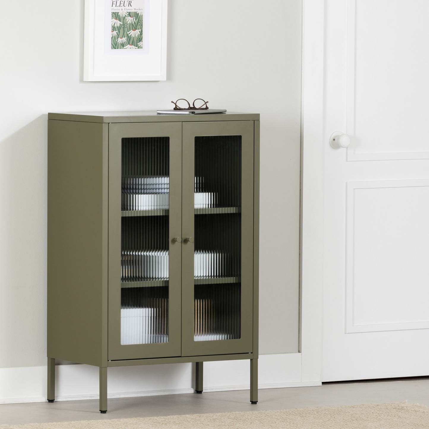 Kodali Glass Door Accent Cabinet - Olive Green|Armoire décorative Kodali avec portes en verre - vert olive