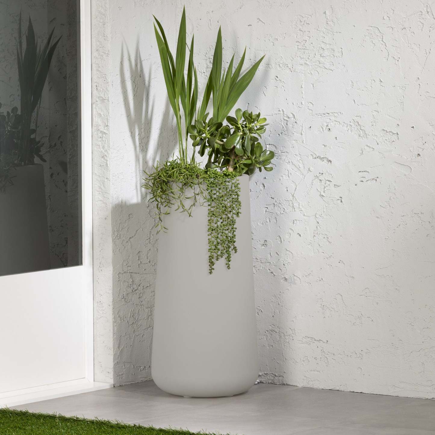 Dalya Tall Outdoor Pot Planter - Greige|Cache-pot haut Dalya pour l'extérieur - greige