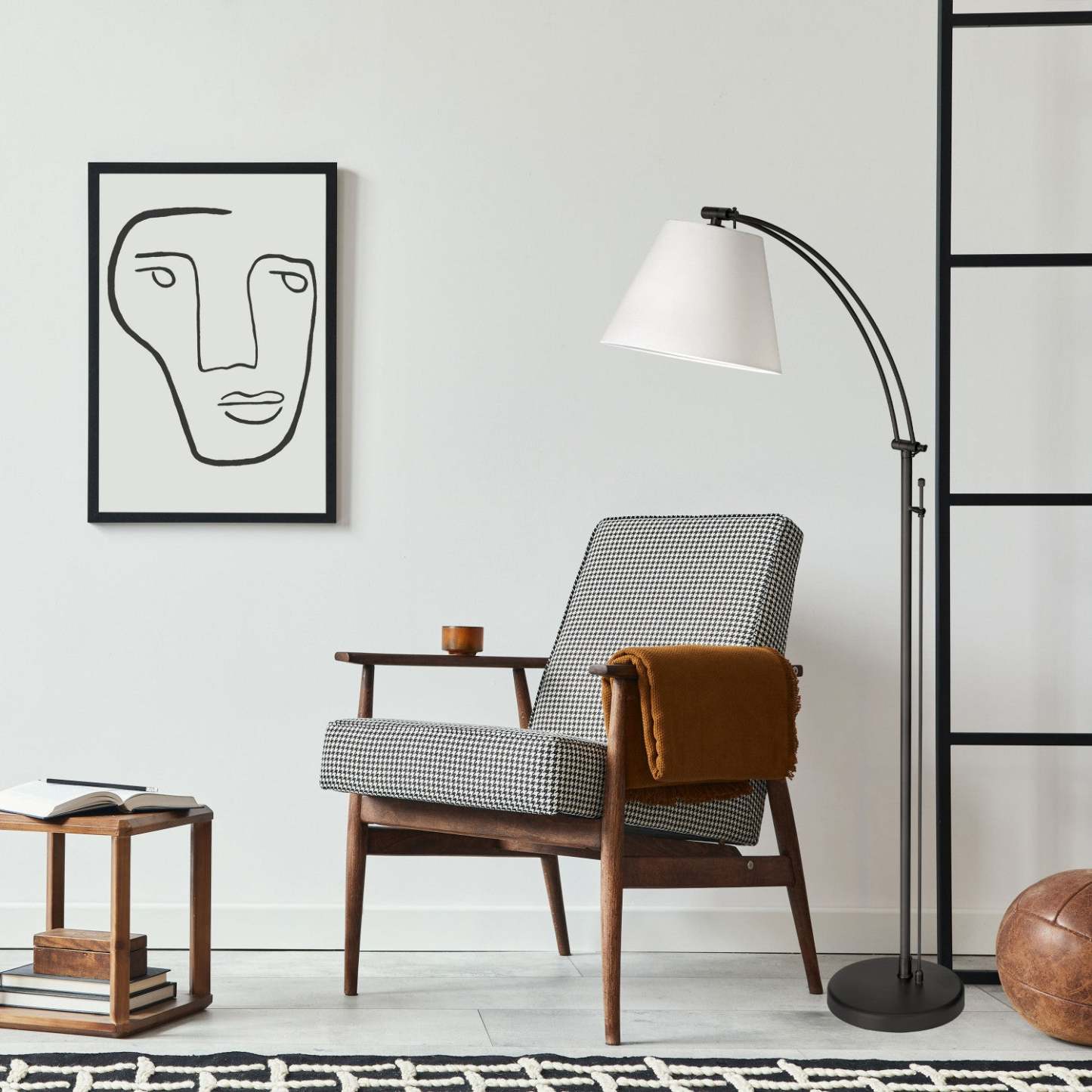 Dainolite Felix 1 Light Adjustable Floor Lamp Matte Black White Shade|Lampe à pied Felix réglable de Dainolite avec abat-jour blanc, fini noir mat et 1 ampoule