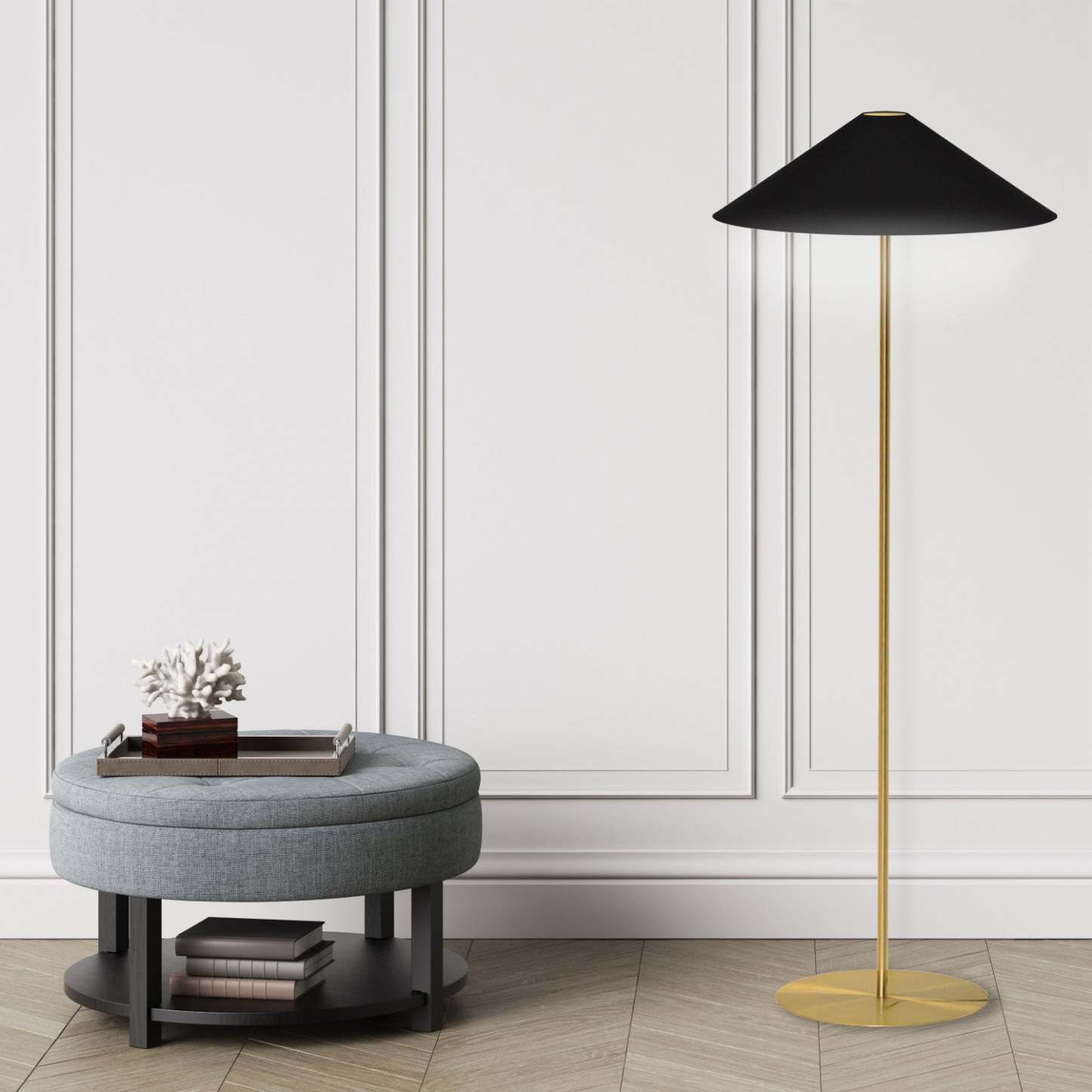 Dainolite Maine 1 Light Lampadaire Aged Brass Black/Gold Tapered Shade|Lampe à pied Maine de Dainolite avec abat-jour effilé noir et doré, fini laiton vieilli et 1 ampoule