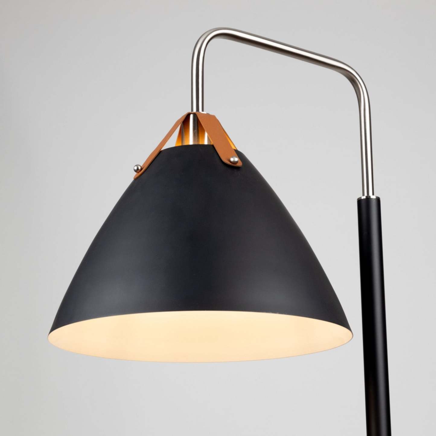 Lampadaire Tote Noir &amp; Laiton|Lampe à pied Tote noire et laiton