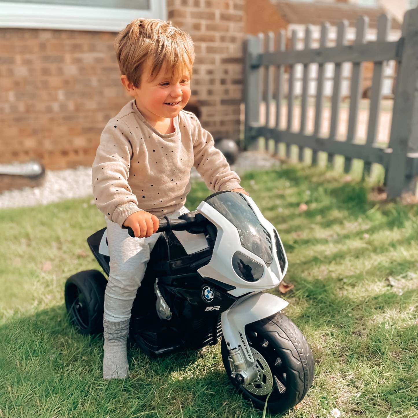 Aosom Moto Pour Enfants, Moto Électrique Pour Tout-Petits Alimentée Par Batterie 6v Avec Phare, Musique, 3 Roues | Aosom Moto 6v Sous Licence Bmw, Moto Pour Tout-petits, Avec Phare, Musique, Moto Électrique