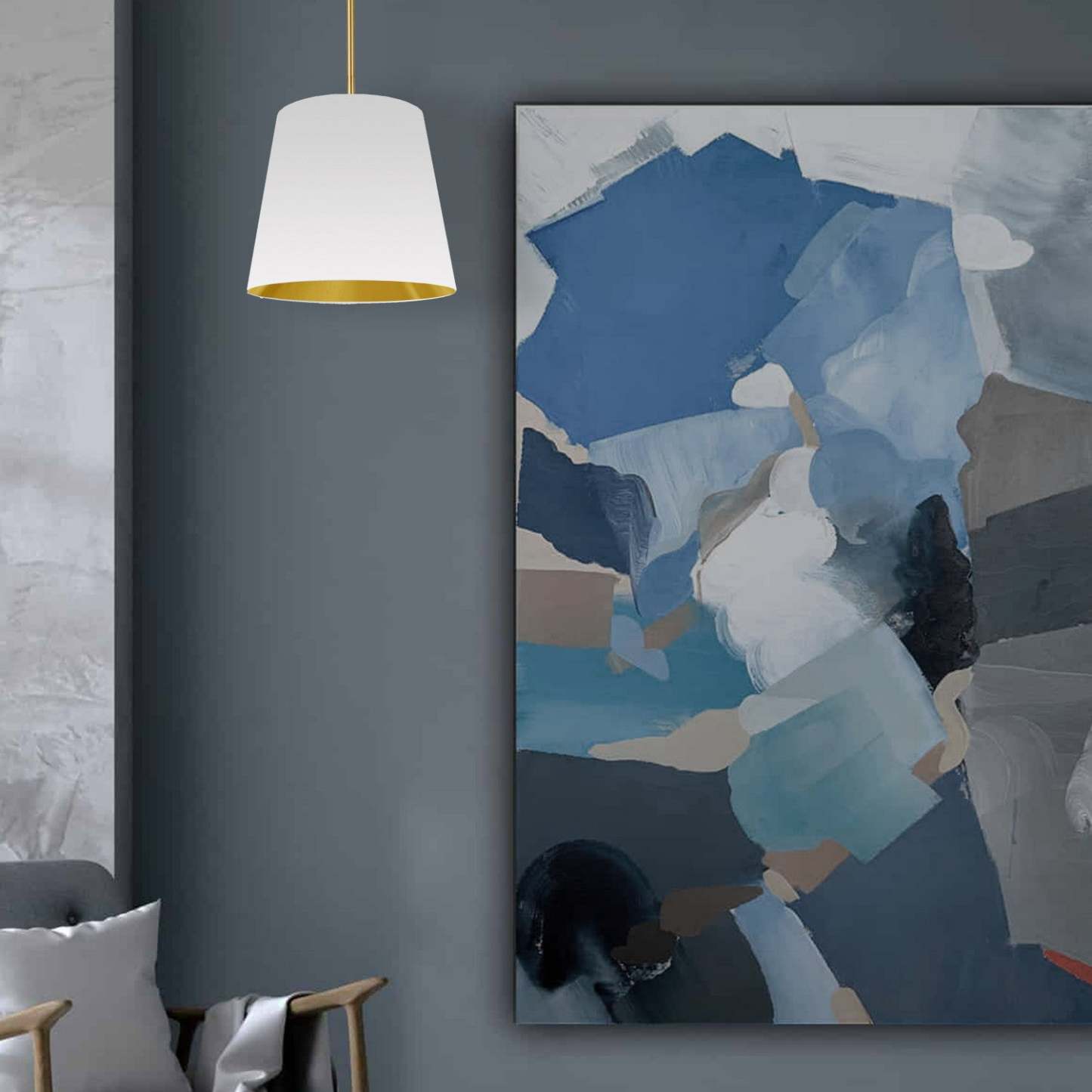 Dainolite Oversize Drum 1 Light Pendant conique Drum Small White/Gold Shade Lamp|Petit luminaire suspendu de Dainolite avec très grand abat-jour cylindrique effilé blanc et doré, et 1 ampoule