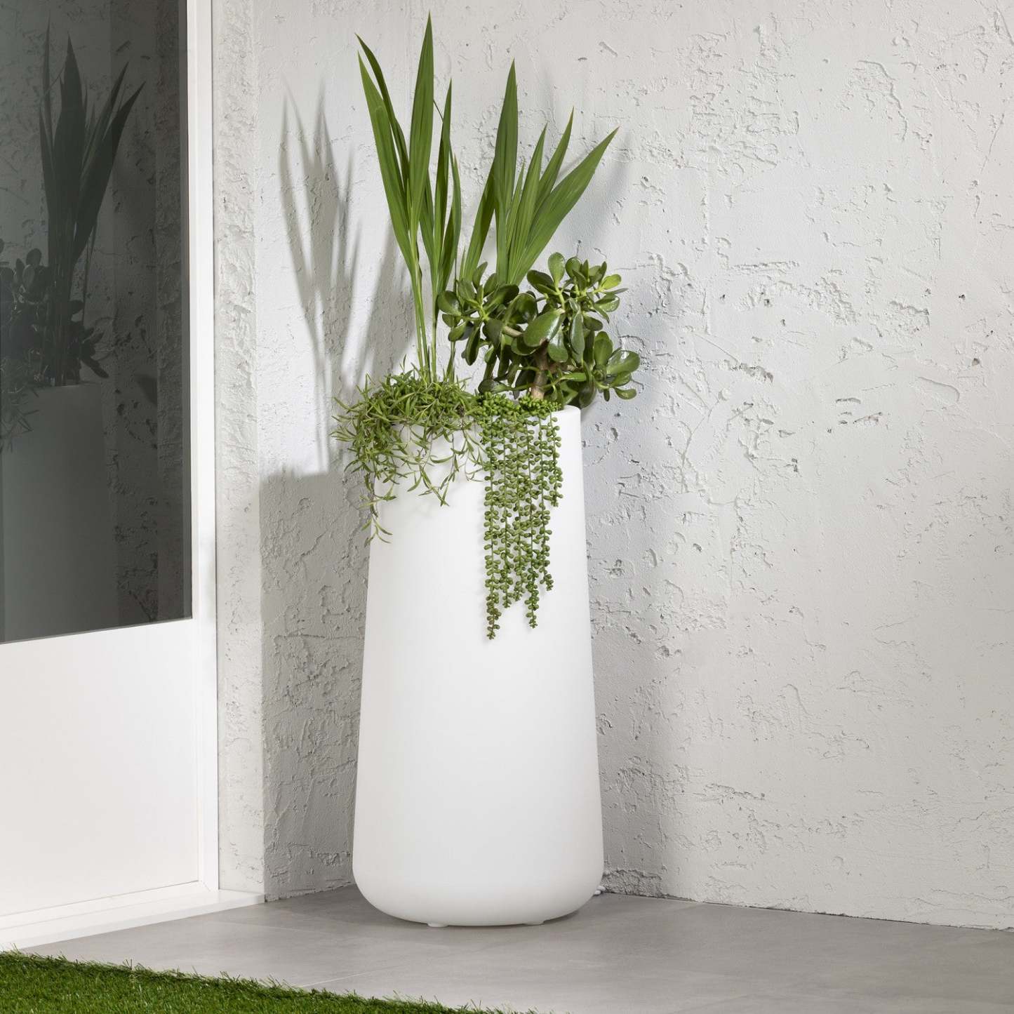 Dalya Tall Outdoor Pot Planter - White|Cache-pot haut Dalya pour l'extérieur - blanc
