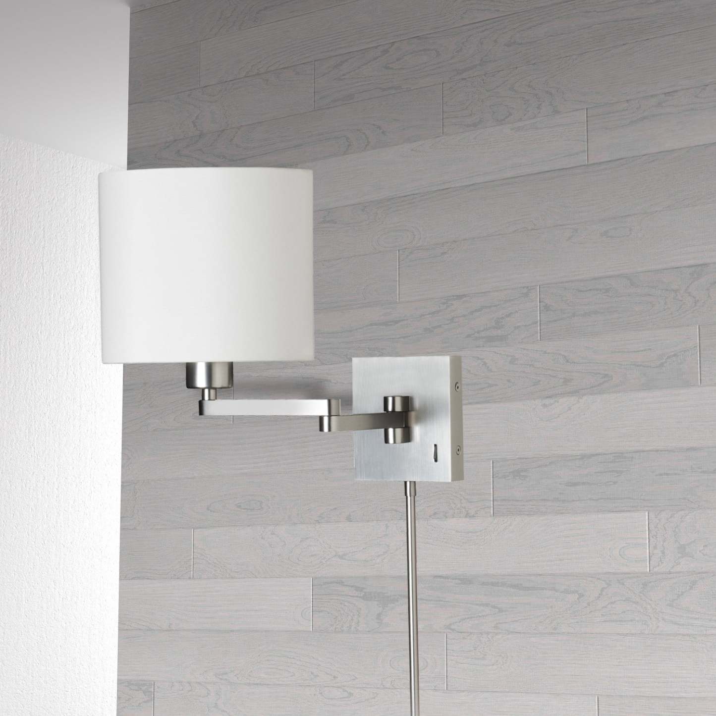 Dainolite Dainolite Swing Arm Wall Sconce Satin Chrome White Drum Shade Lamp|Applique murale Dainolite de Dainolite avec abat-jour cylindrique blanc, bras articulé et fini chromé satiné