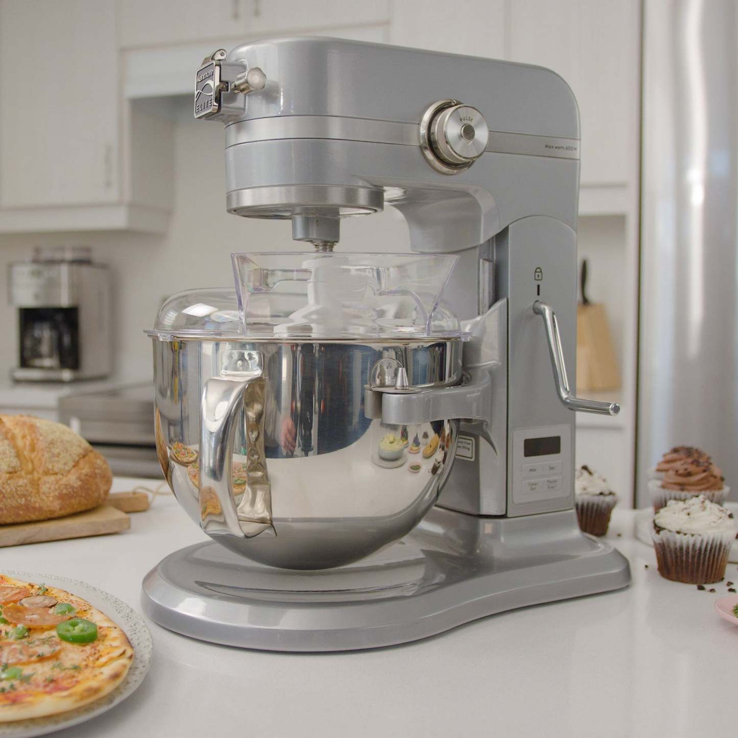 Kenmore Elite 600 W Bowl Lift Metallic Chrome Mixer - KKESM600M|Batteur sur socle Kenmore Elite de 600 W avec fonction lève-bol, chrome métallique - KKESM600M