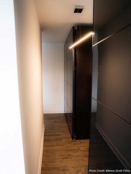 Dainolite Array LED Horizontal Pendant 30w 48 Finition Chrome Poli Lampe Diffuseur Acrylique Blanc|Luminaire suspendu horizontal Array de Dainolite de 48 po en acrylique blanc qui diffuse la lumière, avec finition chromé poli et ampoule à DEL de 30 W