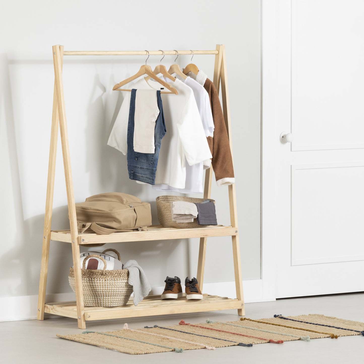 Portant à vêtements Sweedi en bois pour enfants - naturel