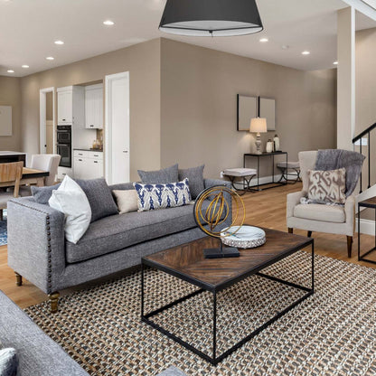 Dainolite Preston 4 Light Pendant 33 Dia Matte Black Black Fabric Shade Lamp|Luminaire suspendu Preston de Dainolite de 33 po de diamètre avec abat-jour en tissu noir, fini noir mat et 4 ampoules