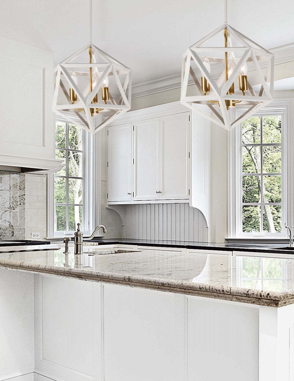 Dainolite Archello 3 Light Chandelier Matte White Vintage Bronze Accents Lamp|Lustre Archello de Dainolite à fini blanc mat avec touches bronze rétro et 3 ampoules