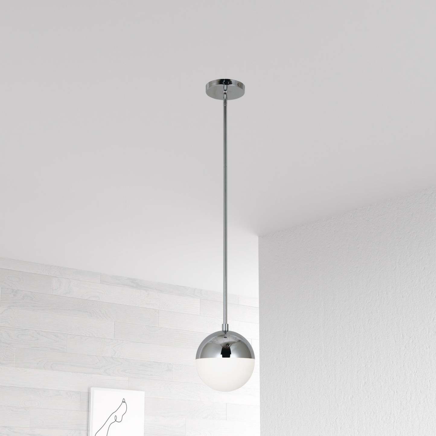 Dainolite Dayana 1 Light Pendant Poli Chrome Finish White Glass Lamp|Luminaire suspendu Dayana de Dainolite en verre blanc, avec fini chromé poli et 1 ampoule