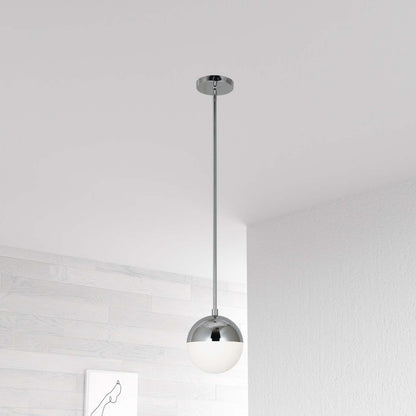 Dainolite Dayana 1 Light Pendant Poli Chrome Finish White Glass Lamp|Luminaire suspendu Dayana de Dainolite en verre blanc, avec fini chromé poli et 1 ampoule