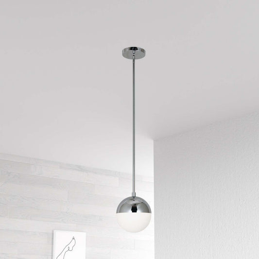 Dainolite Dayana 1 Light Pendant Poli Chrome Finish White Glass Lamp|Luminaire suspendu Dayana de Dainolite en verre blanc, avec fini chromé poli et 1 ampoule