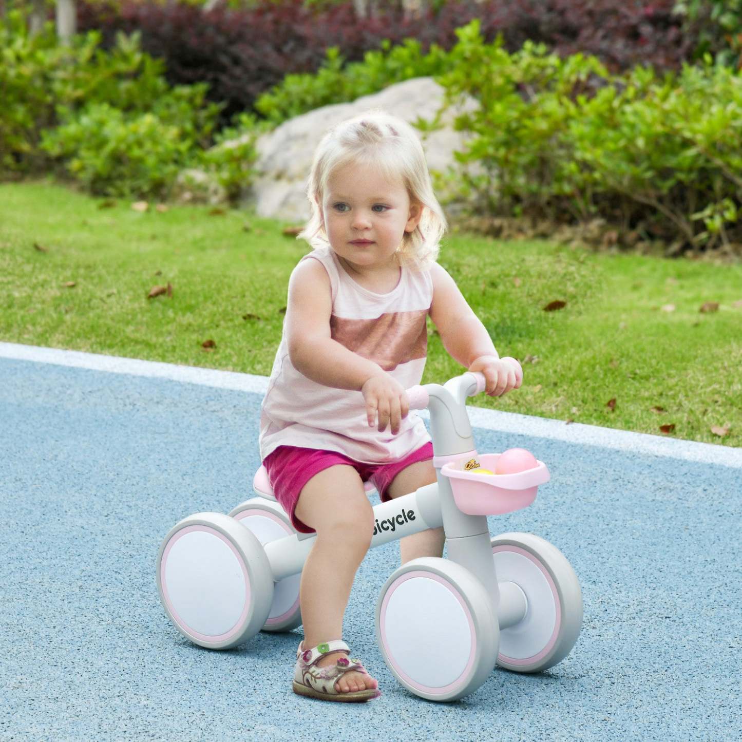 Qaba Baby Balance Bike, vélo d'équilibre pour tout-petits de 12 à 36 mois avec siège réglable, panier amovible, 4 roues silencieuses, vélo sans pédales pour garçons et filles, rose