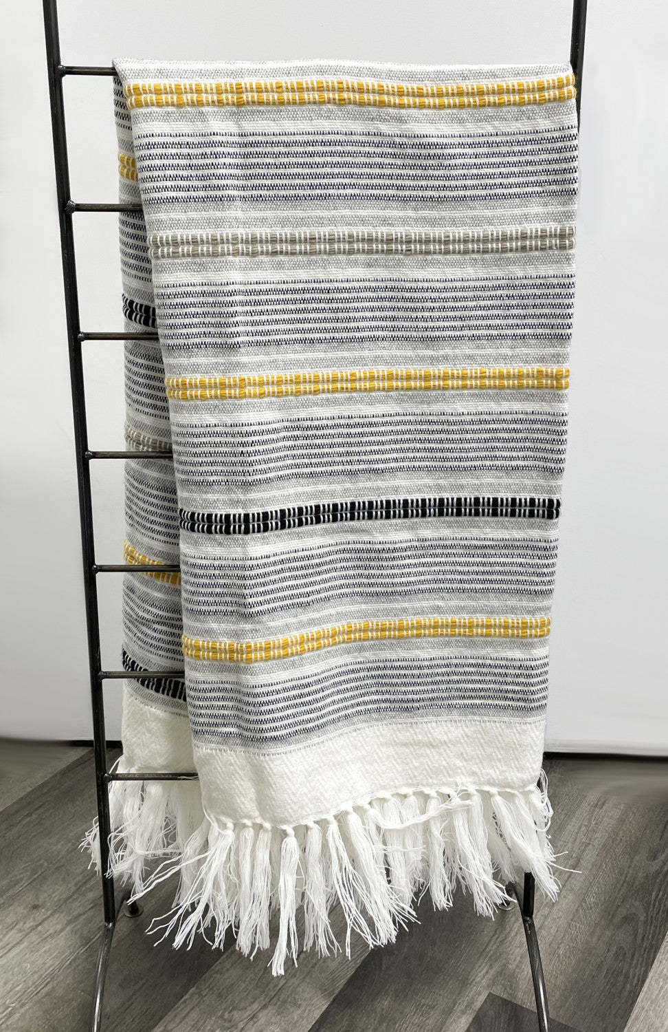 Carlisle Multi-Colour Throw Blanket - 50x60|Jeté Carlisle multicolore - 50x60|D258E9S3