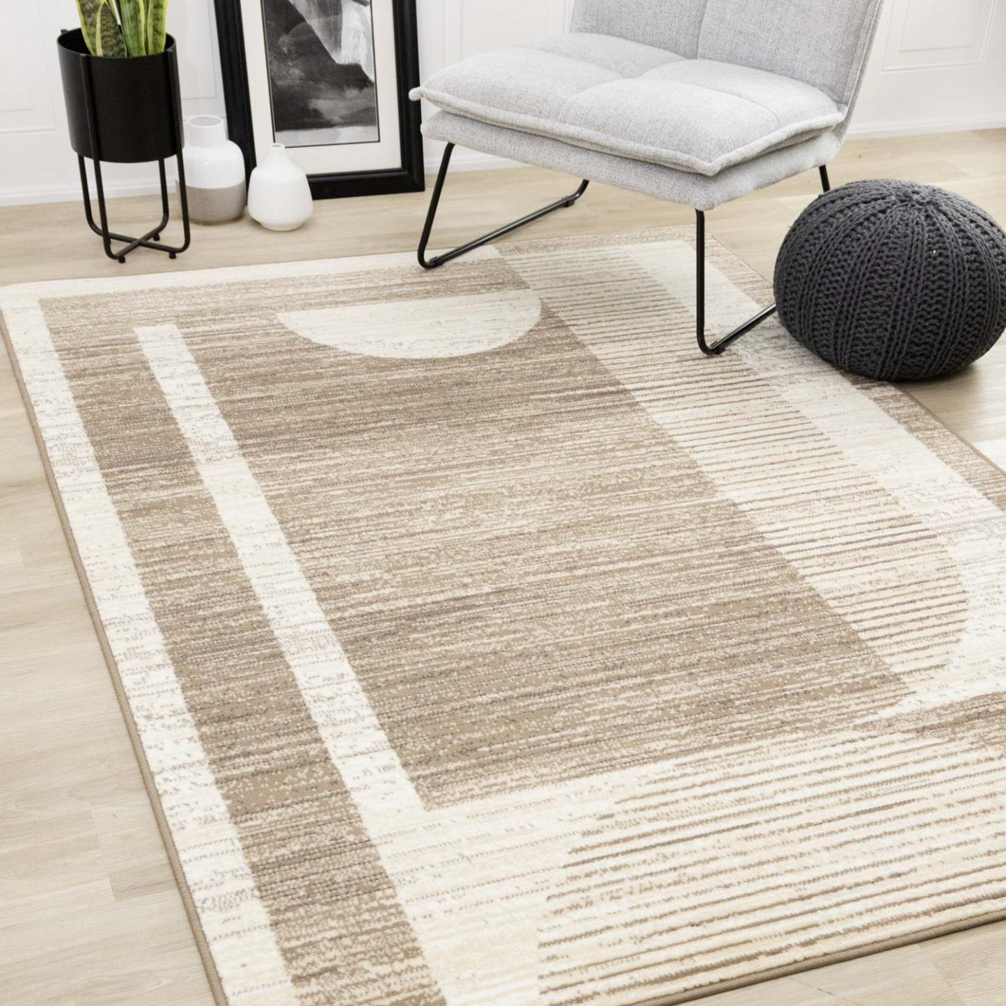 Forte Brown Beige Cream Abstract Geometric Design Area Rug - 5'3 x 7'5|Tapis Forte brun, beige et crème à motif géométrique abstrait - 5 pi 3 po x 7 pi 5 po
