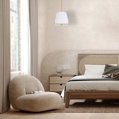 Dainolite Preston 4 Light Pendant 19 Dia Aged Brass White Fabric Shade Lamp|Luminaire suspendu Preston de Dainolite de 19 po de diamètre avec abat-jour en tissu blanc, fini laiton vieilli et 4 ampoules