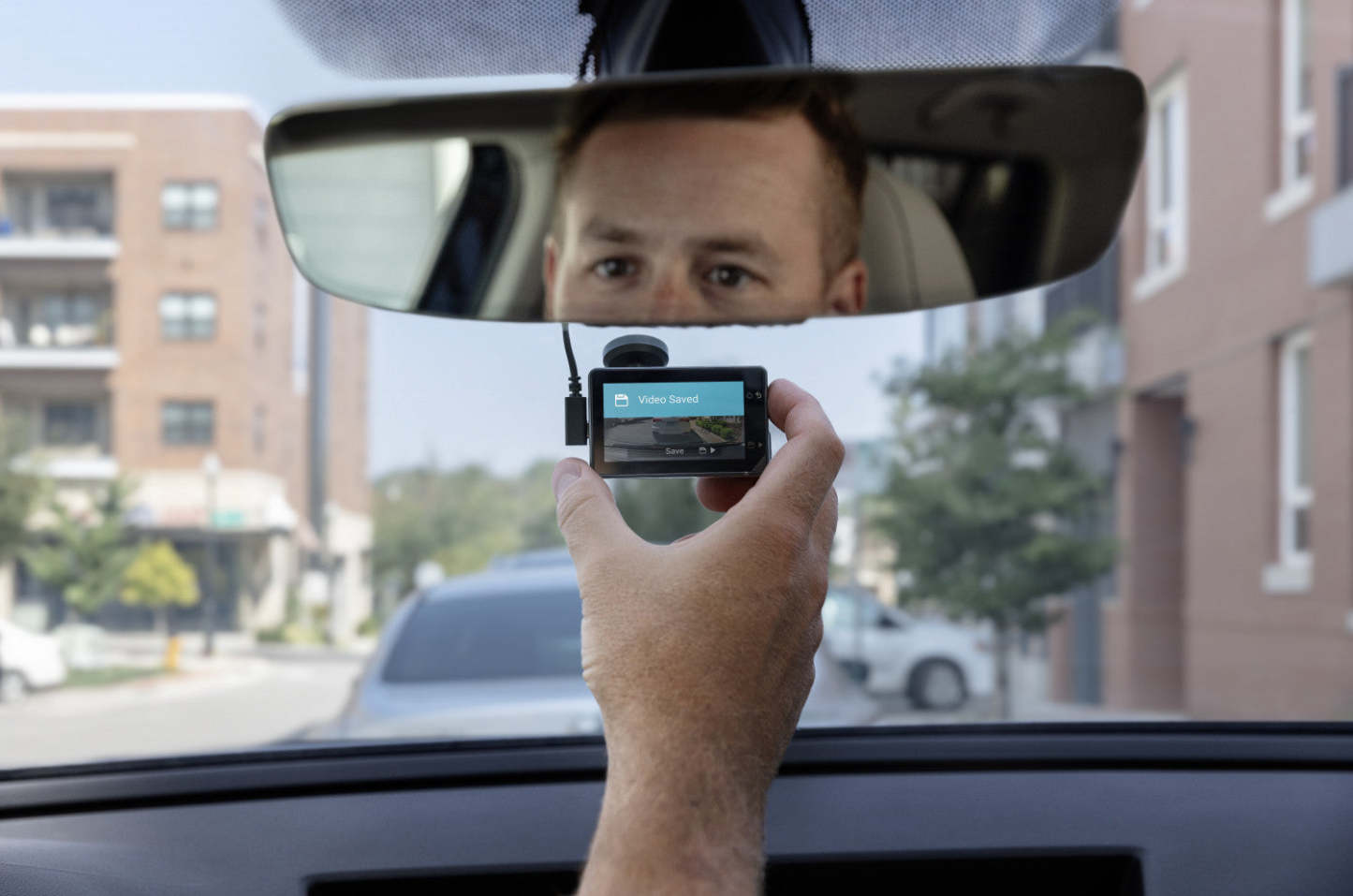 Garmin Dash Cam X210 1440p Video - 2,4 Affichage, Enregistrement Automatique des Incidents de 140 Degrés Caméra de Tableau de Bord