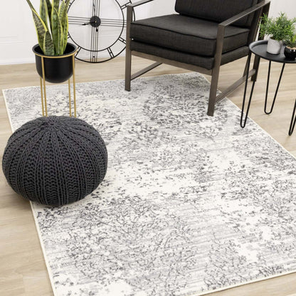 Florence Elegant Damask Indoor Area Rug - 4'7 x 6'7|Tapis d'intérieur Florence à motif damassé élégant - 4 pi 7 po x 6 pi 7 po