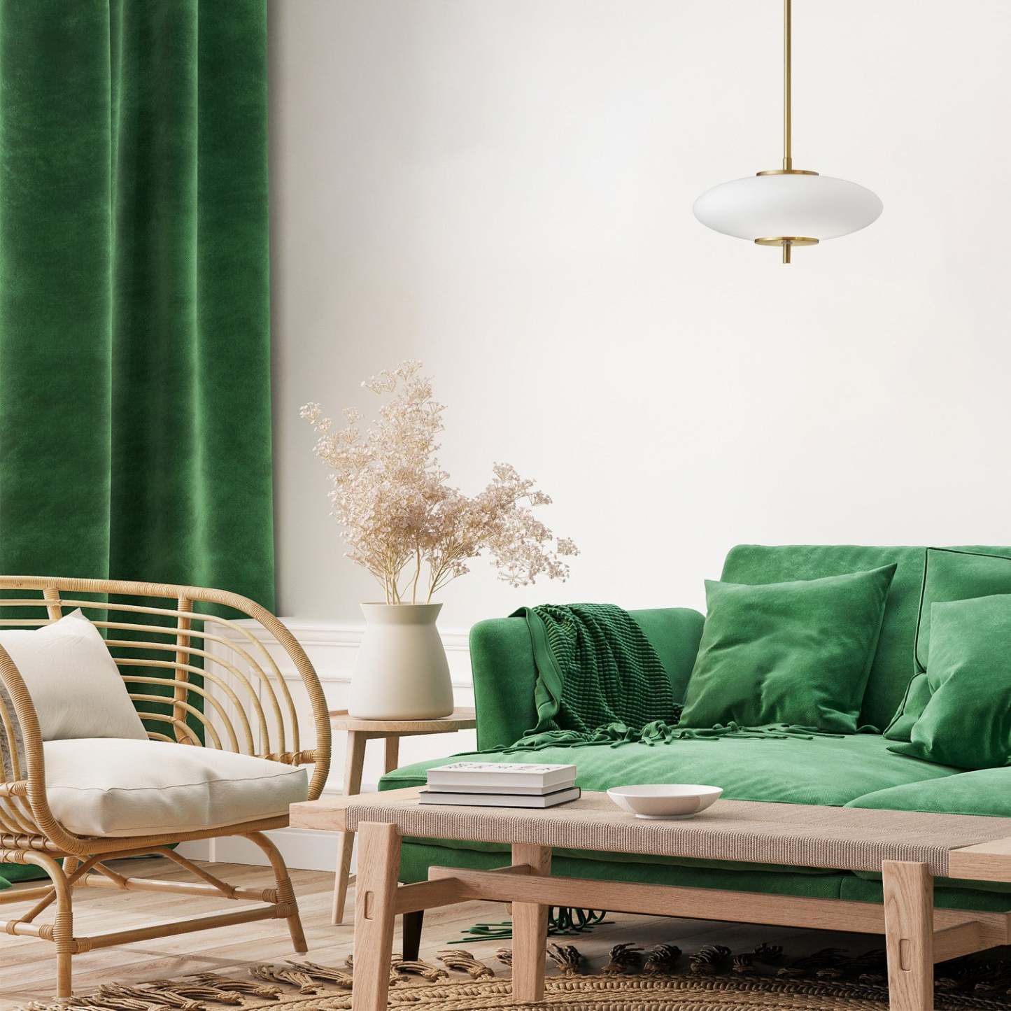 Dainolite Maddie LED Suspension 16w Finition Laiton Vieilli Opale Verre Blanc Lampe|Luminaire suspendu Maddie de Dainolite en verre blanc opale, avec fini laiton vieilli et ampoule à DEL de 16 W