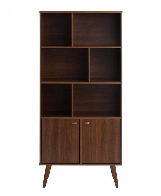 Bibliothèque moderne Milo Mid-Century avec 6 étagères, 2 portes et boutons au fini laiton brossé - Cerisier|Bibliothèque moderne du milieu du 20e siècle Milo avec 6 tablettes, 2 portes et poignées au fini laiton brossé - cerisier