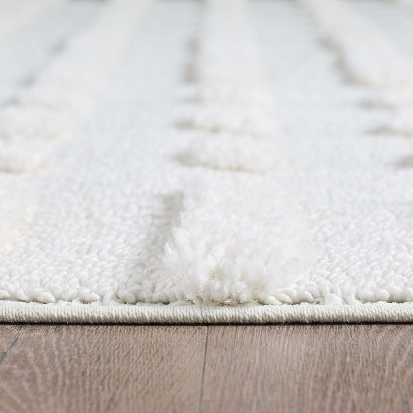 Lola Plaid Cream Shag Area Rug - 6'7 x 9'6|Carpette à poil long Lola crème à motif écossais - 6 pi 7 po x 9 pi 6 po