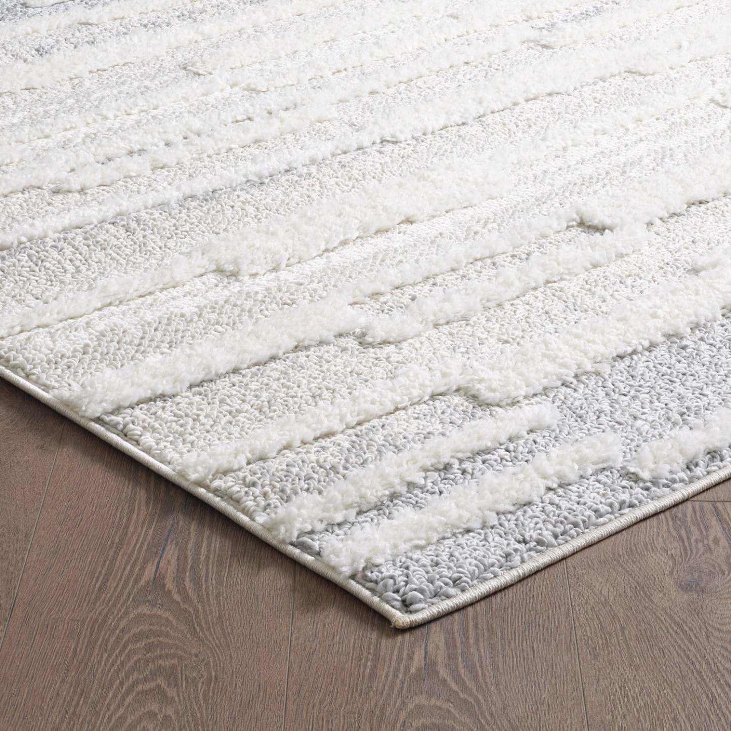 Lola Ajor Cream Shag Area Rug - 6'7 x 9'6|Carpette à poil long Lola Ajor crème - 6 pi 7 po x 9 pi 6 po