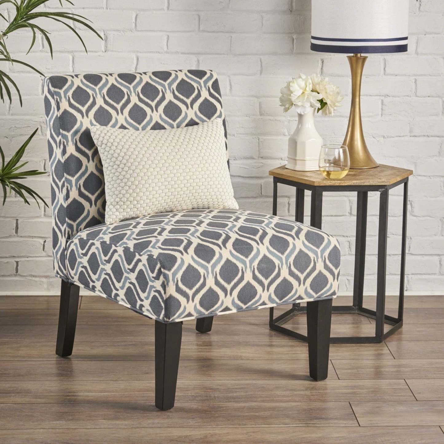 Chaise d'appoint Oliver en tissu d'apparence lin avec pattes en bois d'hévéa - Bleu et gris | Fauteuil D'appoint Oliver En Tissu aspect lin Avec Pieds En Bois Caoutchouc - Bleu Et Gris