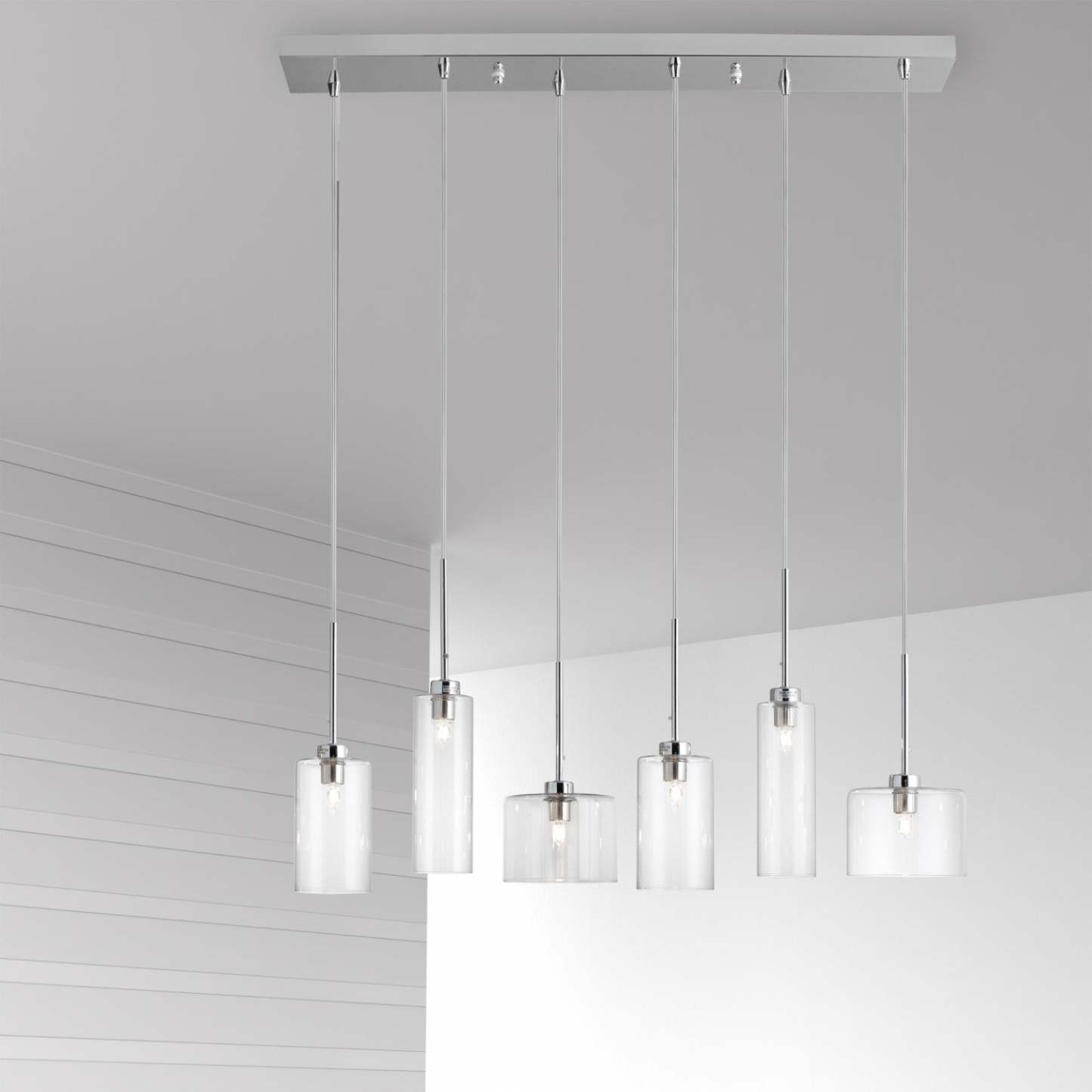 Dainolite Industrial Chic 6 Light Horizontal Pendant Polished Chrome Finish Clear Glass Lamp|Luminaire suspendu horizontal Industrial Chic de Dainolite en verre transparent, avec fini chromé poli et 6 ampoules