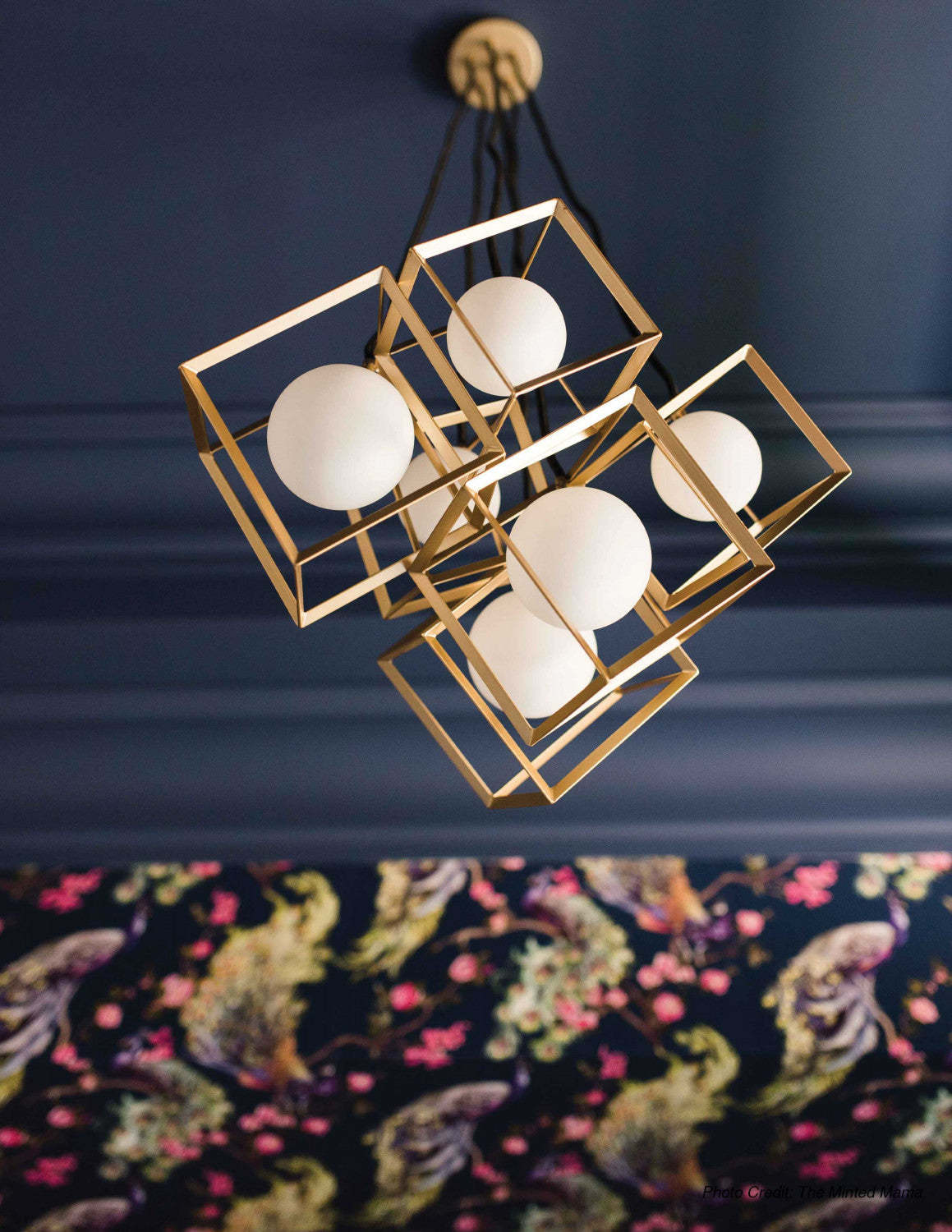 Dainolite Thomson 6 Light Pendant Gold Finish Opal White Glass Lamp|Luminaire suspendu Thomson de Dainolite en verre blanc opale, avec fini doré et 6 ampoules