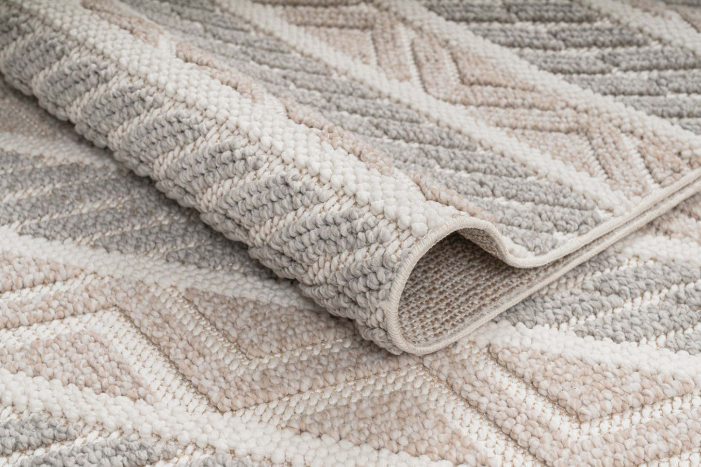 Athena Beige Indoor/Outdoor Area Rug - 5.3 X 7.6 | Tapis Beige D’intérieur/Extérieur Athena - 5.3 X 7.6