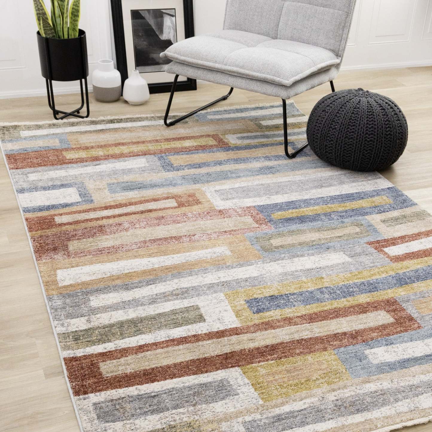 Macey Modern Grey Blue Red Sophisticated Area Rug - 7'10 x 10'2|Carpette moderne et raffinée Macey grise, bleue et rouge- 7 pi 10 po x 10 pi 2 po