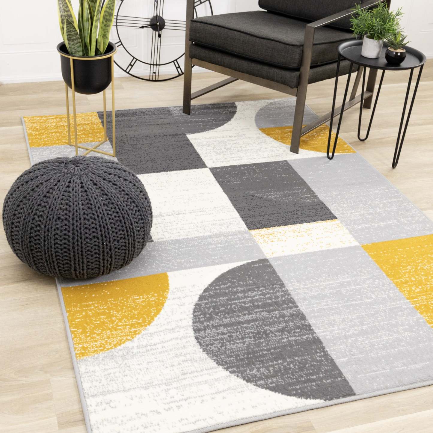Florence Geometric Shapes Area Rug - 4'7 x 6'7|Tapis Florence à motifs géométriques - 4 pi 7 po x 6 pi 7 po
