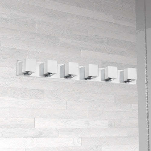 Dainolite Verona 6 Light Vanity Light Polished Chrome Finish White Glass Shade Lamp|Lumière de coiffeuse Verona de Dainolite avec abat-jour en verre blanc, fini chromé poli et 6 ampoules