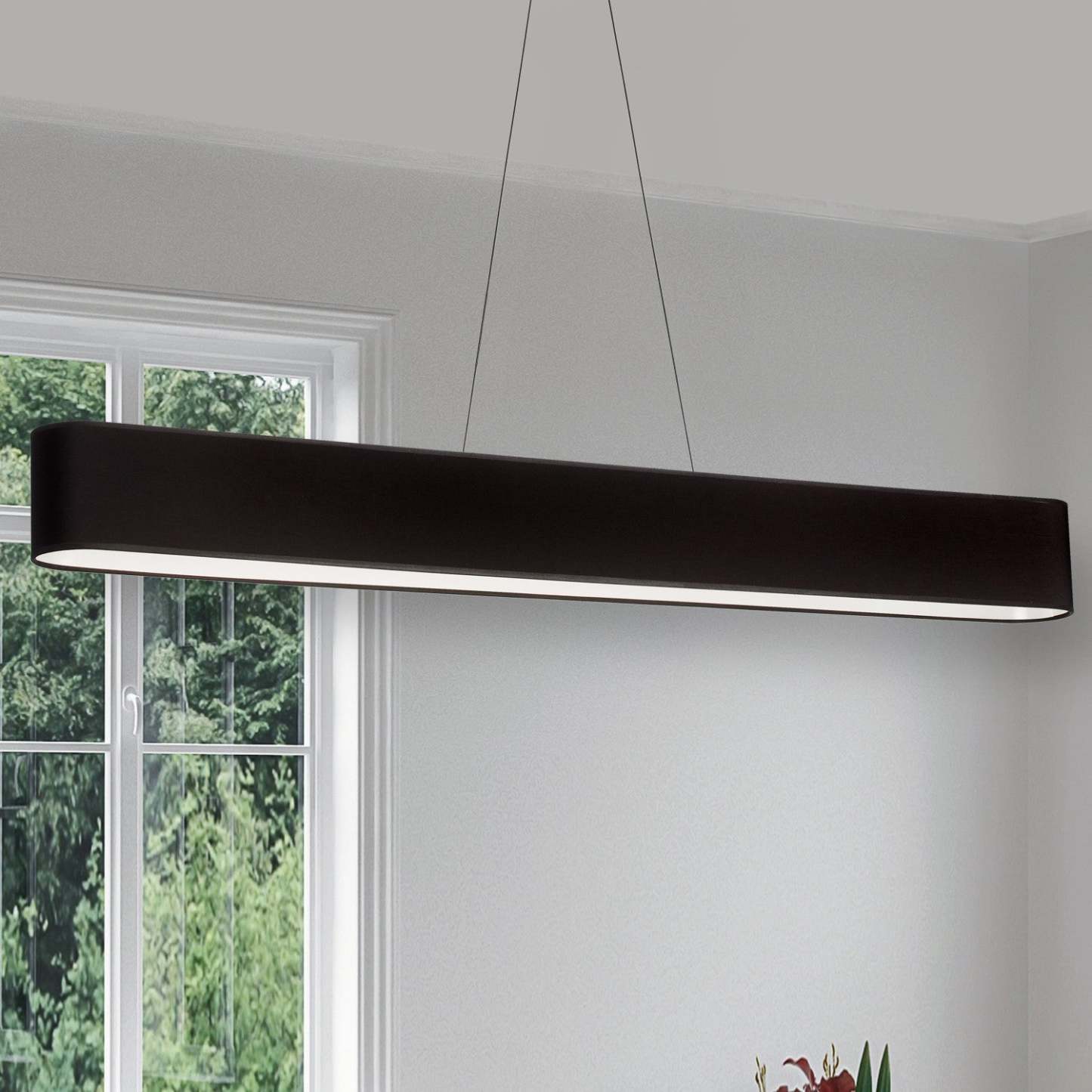 Dainolite Aubrey Horizontal Pendant 30w Oval Matte Black Black/White Shade Lamp|Luminaire suspendu horizontal Aubrey de Dainolite ovale avec abat-jour noir et blanc, fini noir mat et ampoule de 30 W