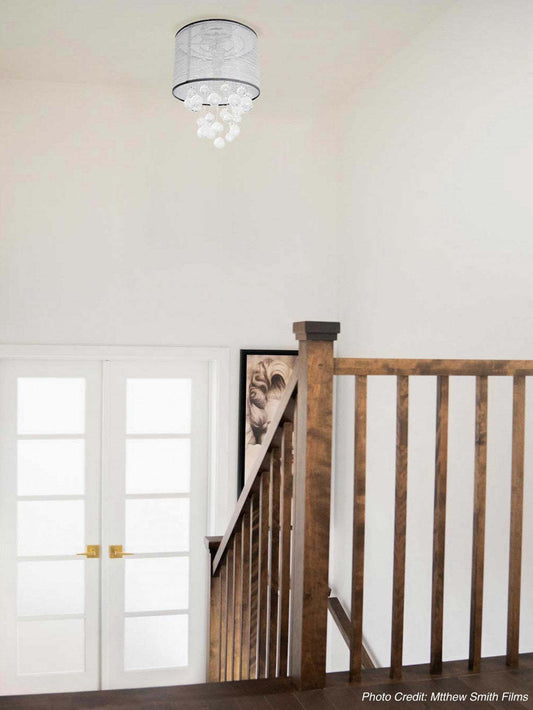 Dainolite Tahnee 2 Light Crystal Flush Mount Poli Chrome Argent/gris Organza Shade Lamp|Plafonnier affleuré Tahnee de Dainolite en cristal, avec abat-jour en organza argenté et gris, fini chromé poli et 2 ampoules