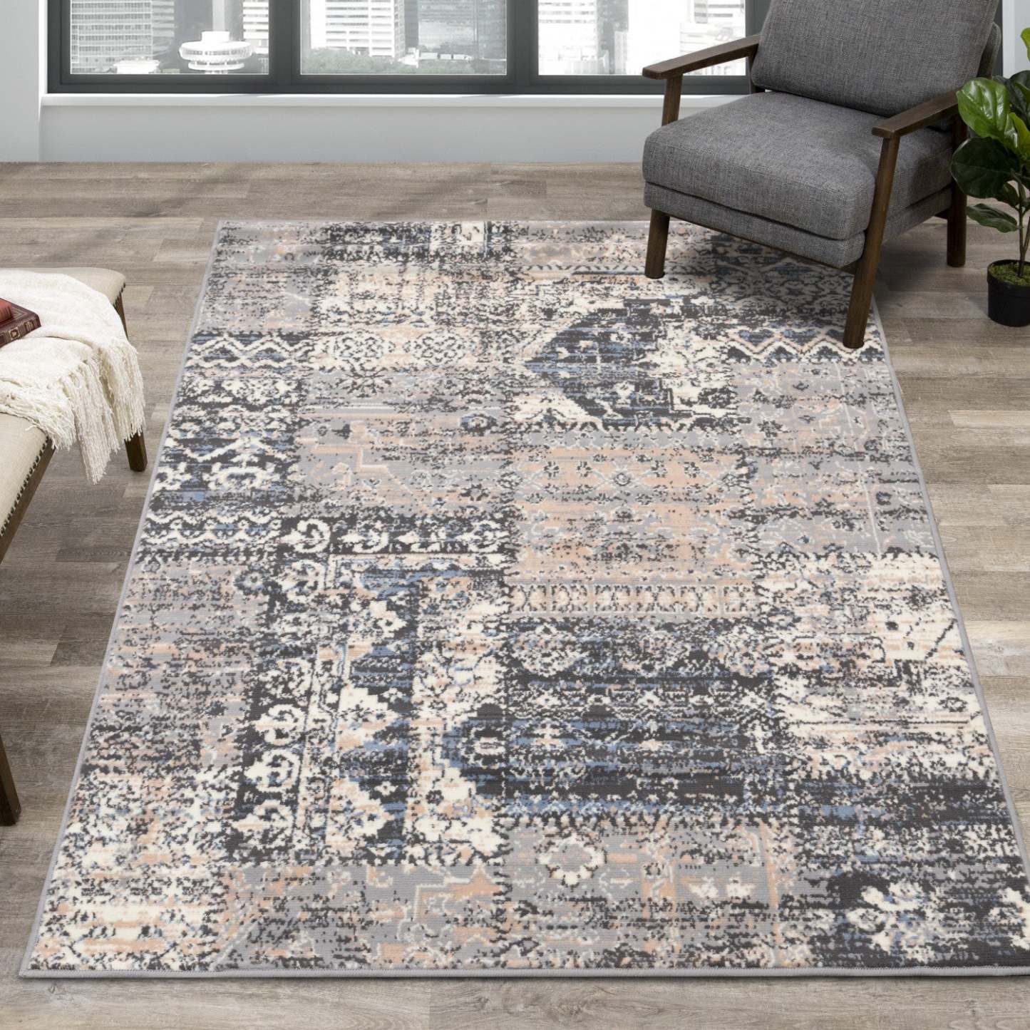 Florence Patchwork Indoor Area Rug - 4'7 x 6'7|Tapis d'intérieur Florence à motif patchwork - 4 pi 7 po x 6 pi 7 po