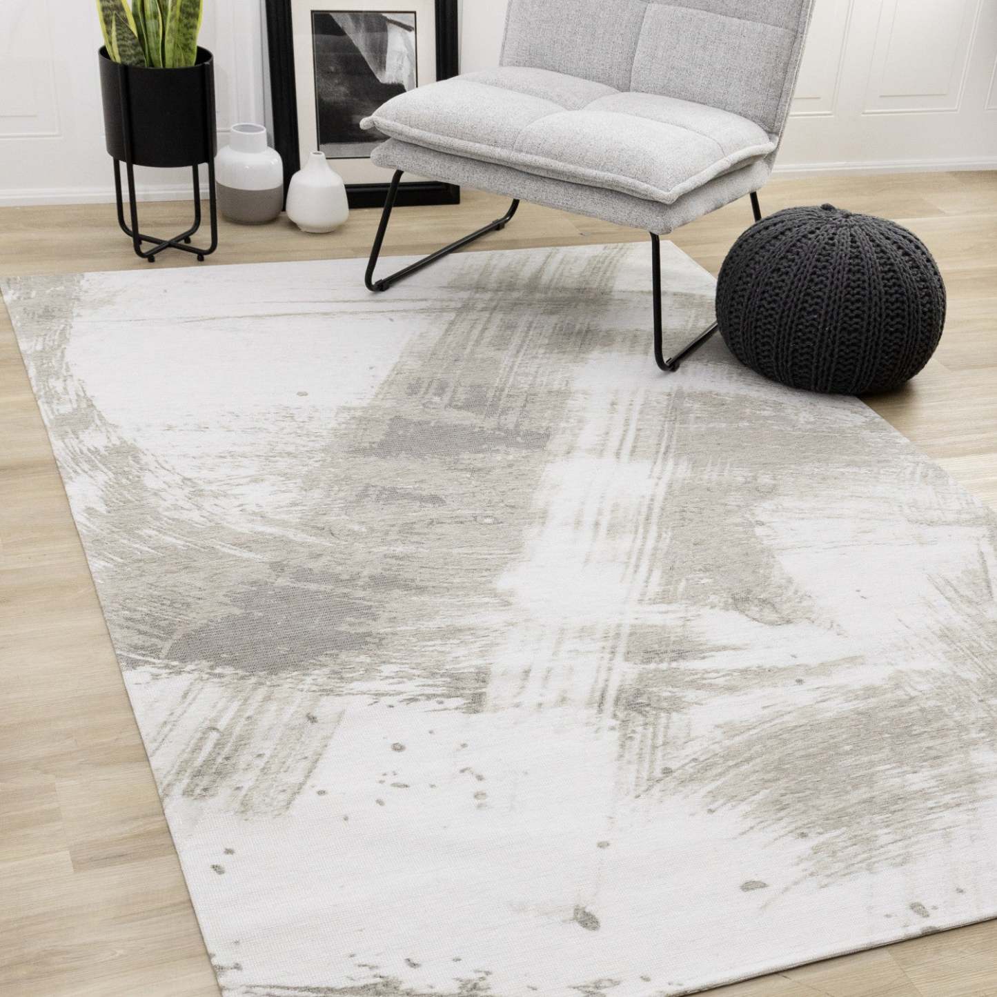 Kylie Soft Cream Taupe Brush Strokes Area Rug - 7'10 x 10'10|Carpette douce Kylie crème et taupe à motif de coups de pinceau - 7 pi 10 po x 10 pi 10 po