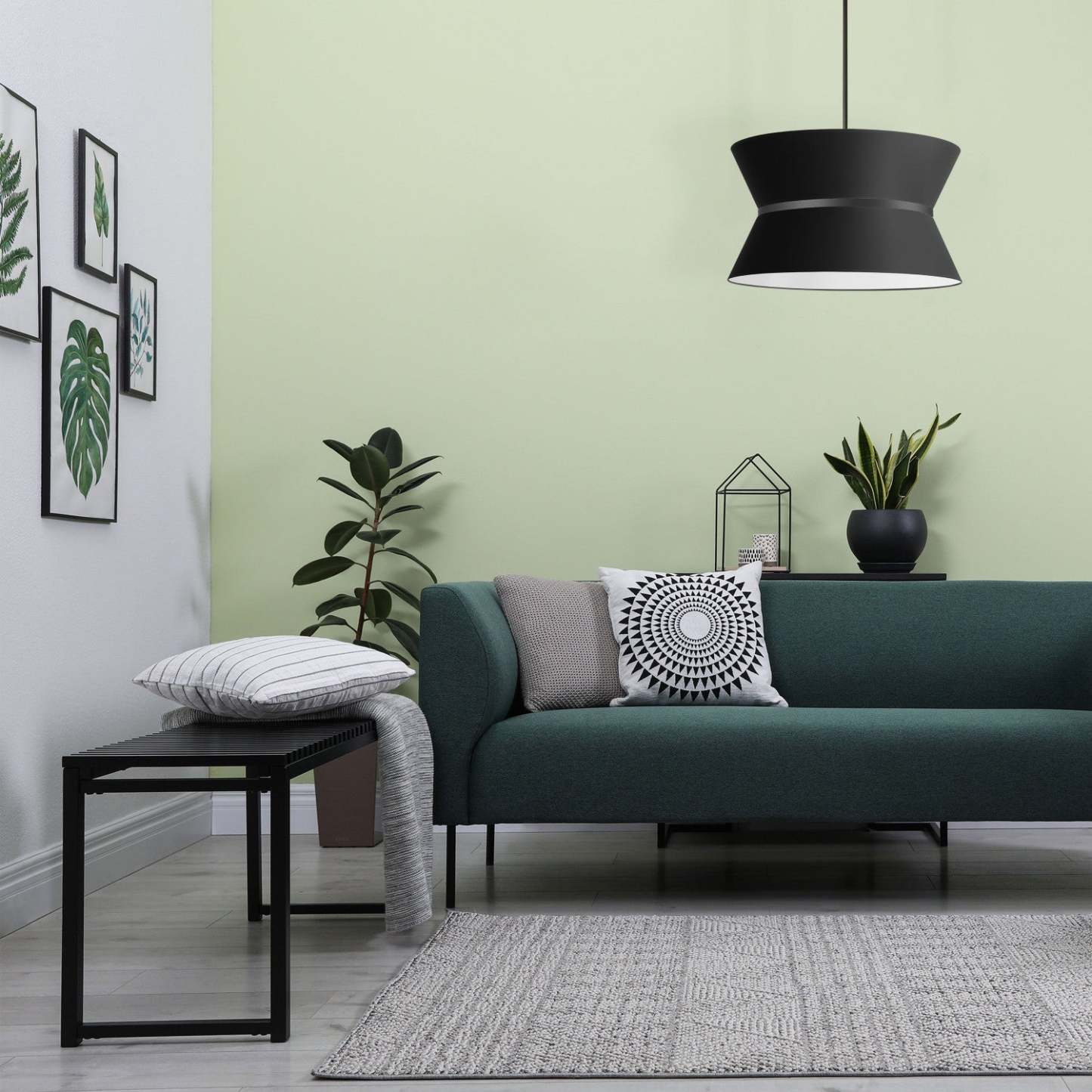 Dainolite Caterine 4 Light Pendant 24 Dia Matte Black Finish Black Ring/Black Shade Lamp|Luminaire suspendu Caterine de Dainolite de 24 po de diamètre, avec abat-jour noir, anneau noir, fini noir mat et 4 ampoules