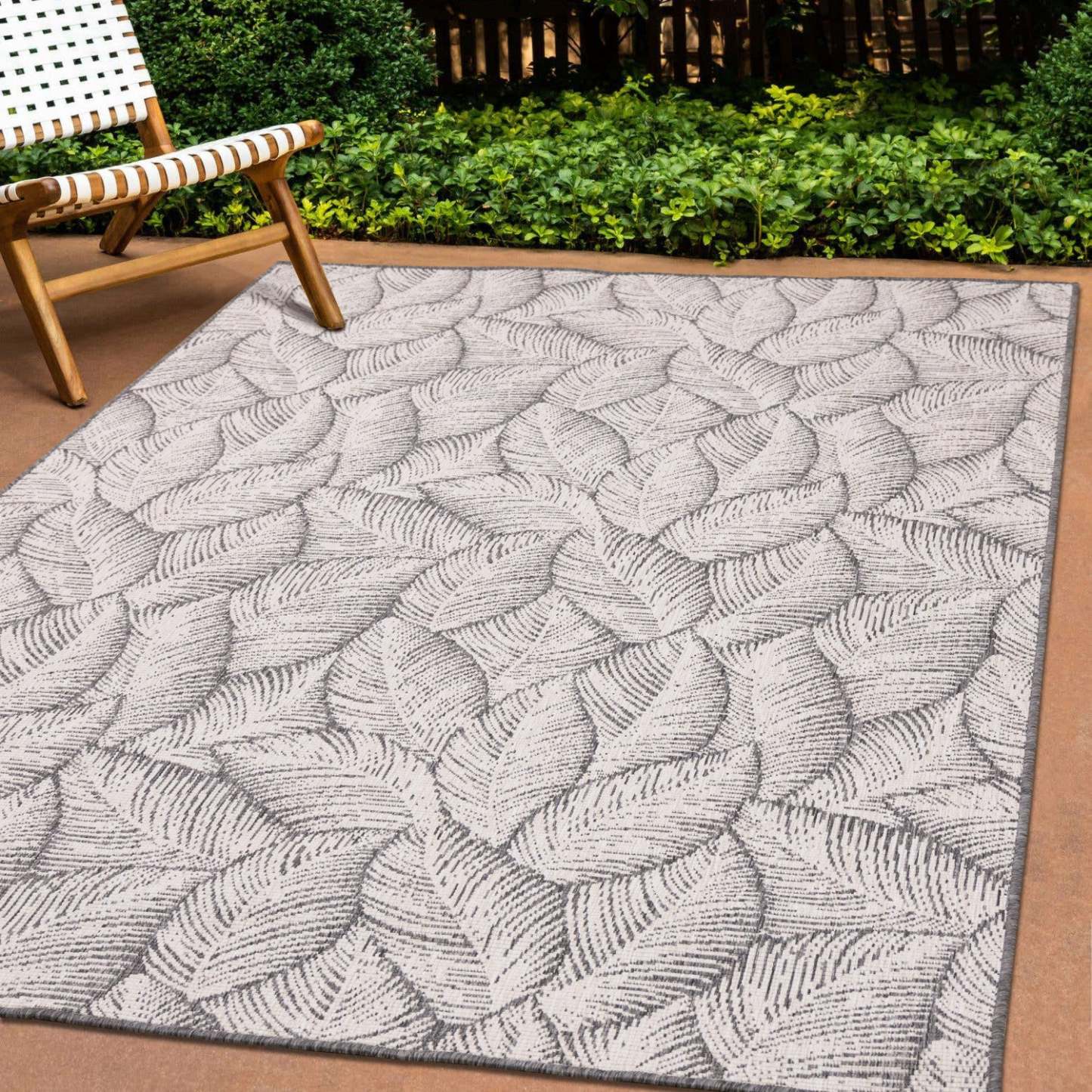 Carpette Brooke à motif de feuilles pour l'extérieur - 5 pi 3 po x 7 pi 7 po