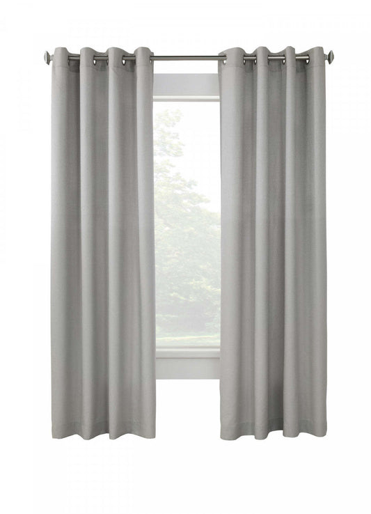 Habitat Brisbane Silver Light Filtering Grommet Curtain Panel - 52 x 84|Panneau de rideau filtrant la lumière à œillets Brisbane argenté d'Habitat - 52 x 84